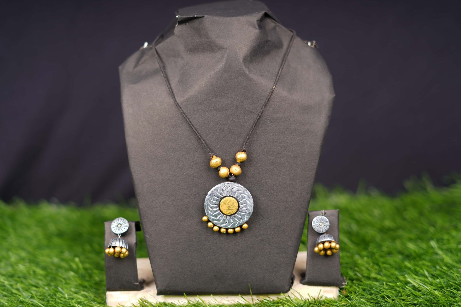 Grey–Gold Round Terracotta Pendant Necklace Set